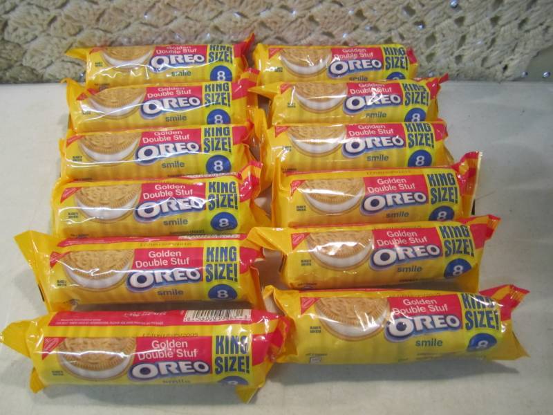 lot 239 image: 12 King Size Packs of Glden Double ...