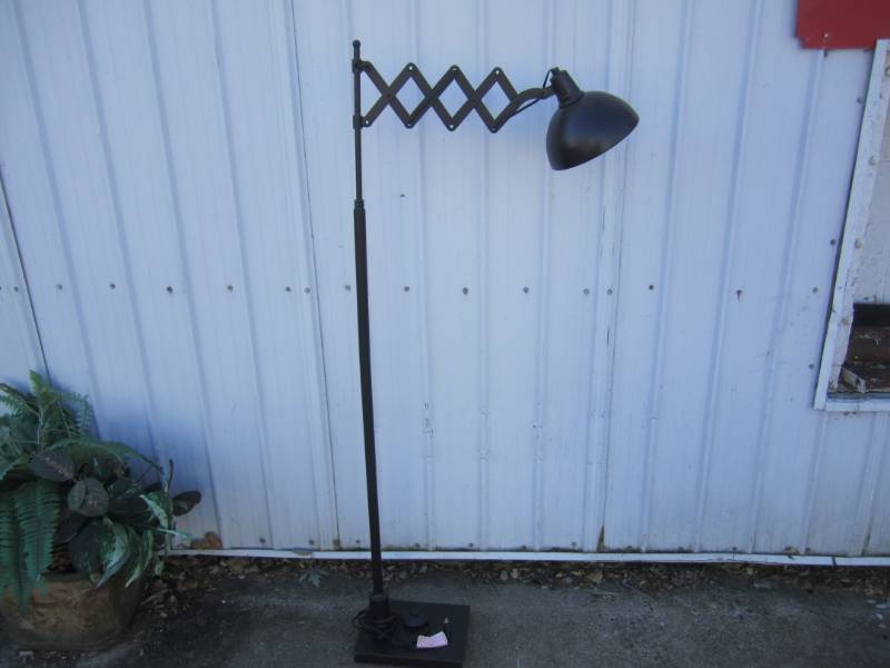 lot 250 image: Expandable Floor Lamp Black 58.5 t...