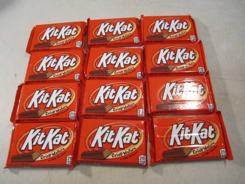 lot 257 image: 12 Kit Kat Candy Bars Best by Aug 2...