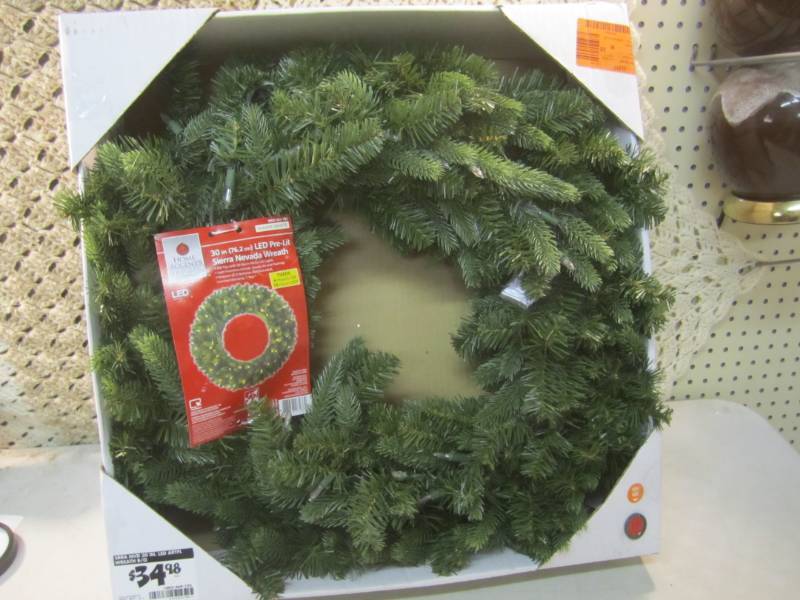 lot 279 image: Home Accents 30 LED Pre-Lit Sierra...