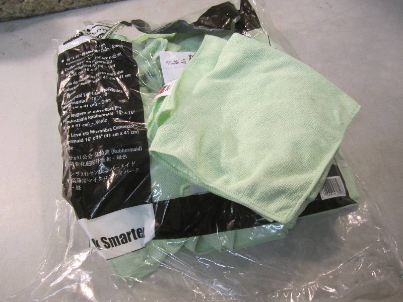 lot 91 image: Open Bag of 24 Rubbermaid 16 x 16...