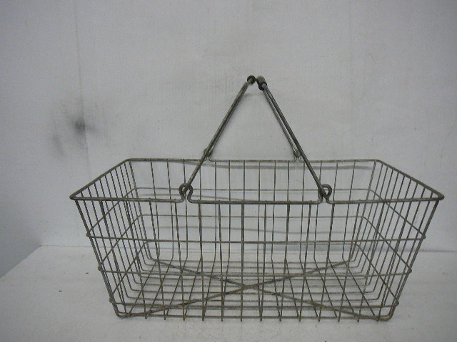 lot 18 image: Vintage Wire Basket with Handles