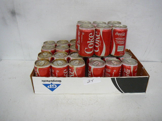 lot 24 image: Vintage Coke 6 Packs