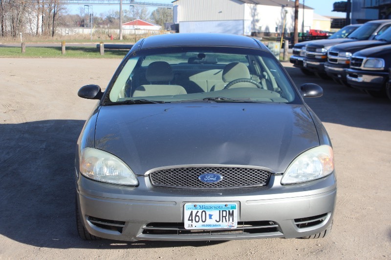 lot M3078 image: 2004 Ford Taurus SES - 2 Owner -
