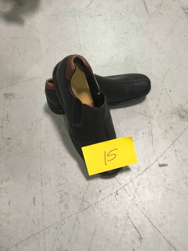 lot 15 image: MENS DARK BROWN SHOES SIZE 11.5 not used