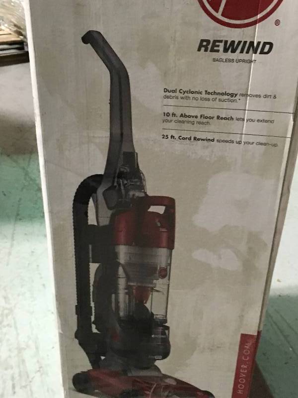 lot 5 image: Hoover Rewind Bagless Upright Vacuum Cleaner, UH71012 Open box in good condition