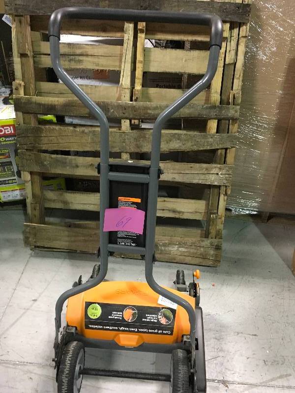 lot 69 image: Fiskars 18 in. Cut Manual Push Non-Electric Walk Behind Reel Mower in good condition
