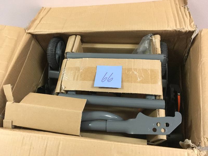 lot 66 image: Fiskars 18 in. Cut Manual Push Non-Electric Walk Behind Reel Mower open in good condition