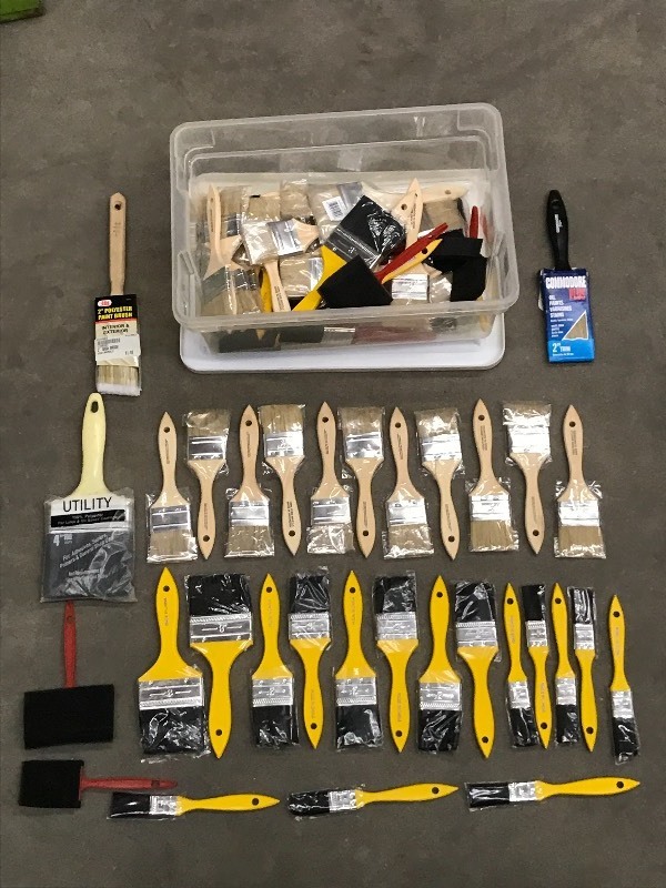 lot 173 image: Tote Of Assorted Paint Brushes, Var...