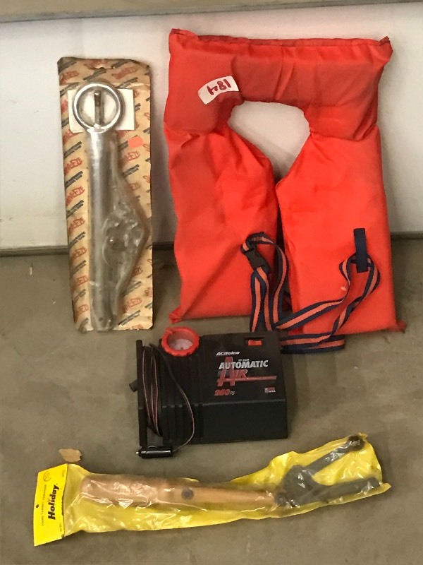 lot 184 image: Lot Of Clay Target Thrower, Life V...