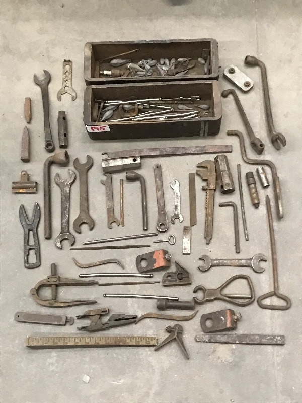 lot 195 image: Lot Of Assorted Vintage Hand Tools ...