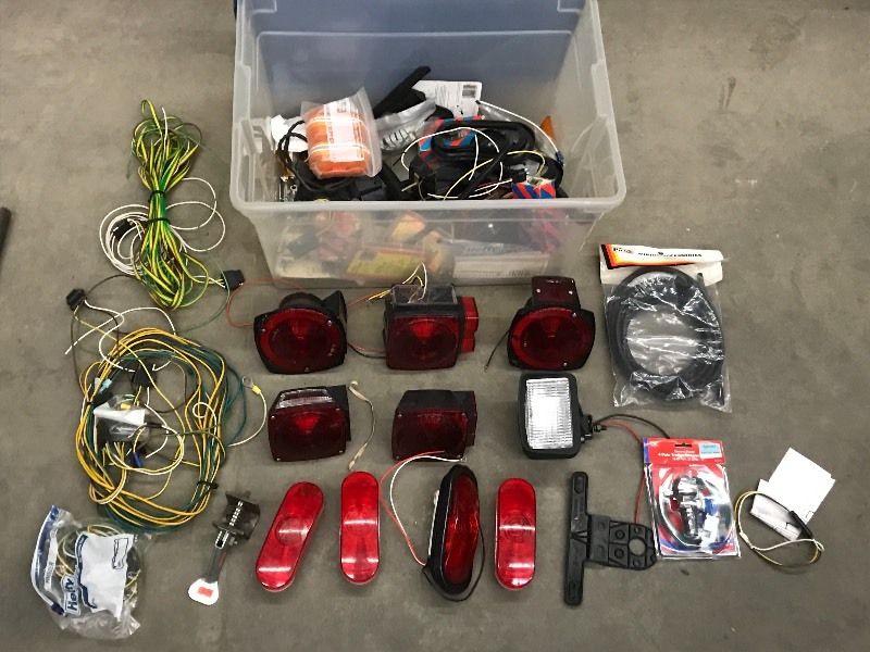 lot 196 image: Tote Of Assorted Trailer Lights, T...