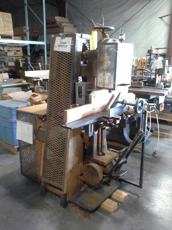 lot 3006 image: New Britain Machine Company Vintage Chain Mortice