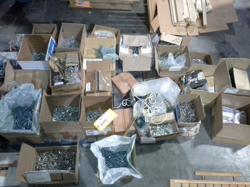 lot 3018 image: Awesome Hardware Lot