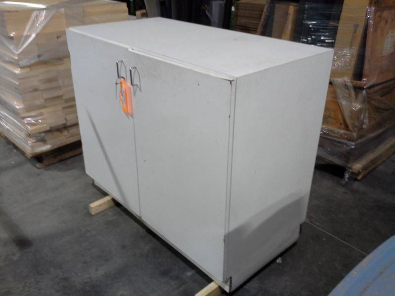 lot 3024 image: White Cabinet