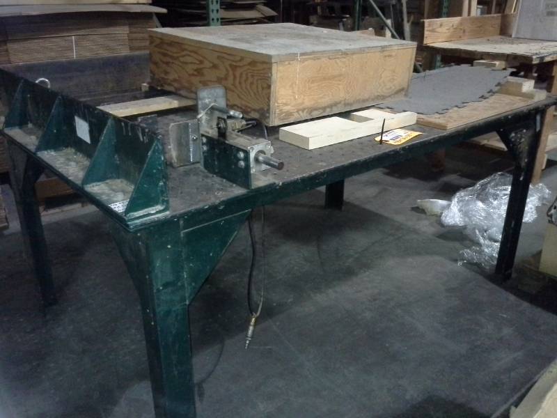 lot 3028 image: Pneumatic Clamp Table