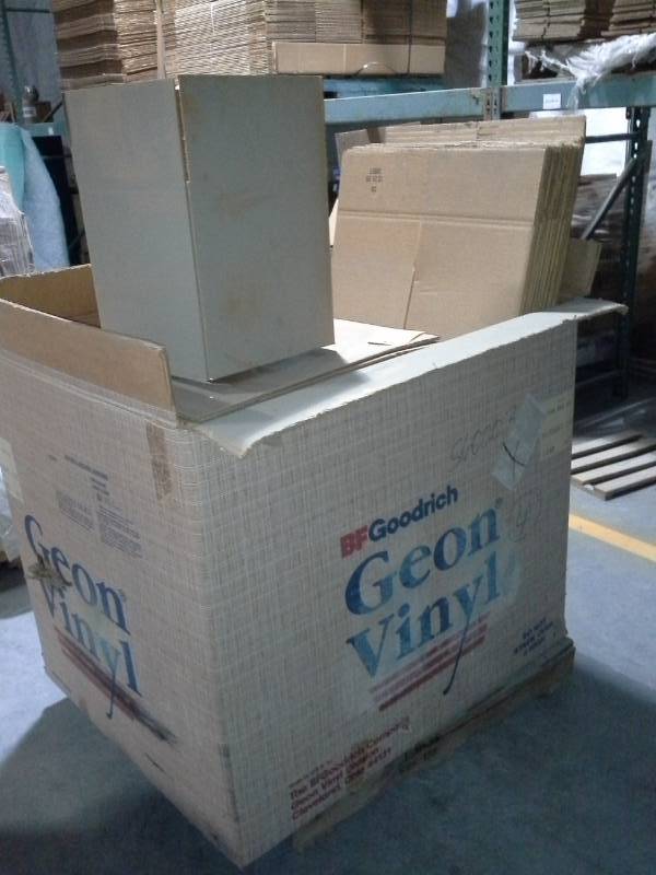 lot 3038 image: Large box of Boxes