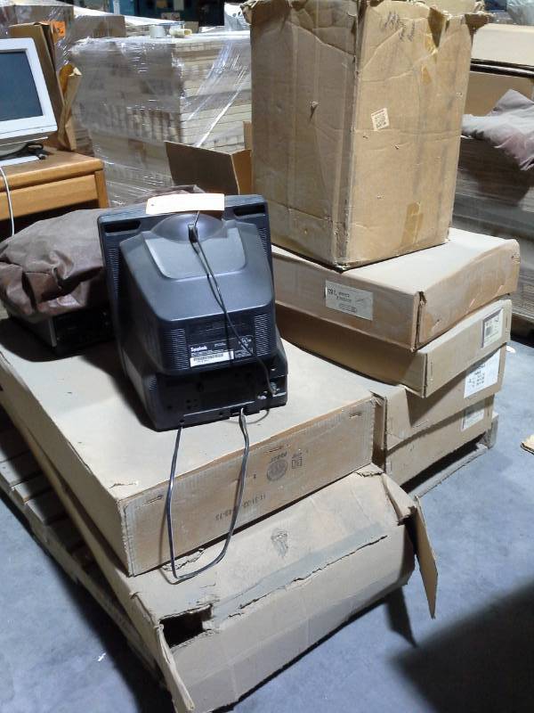 lot 3042 image: Pallet of Lawn Furniture, Other