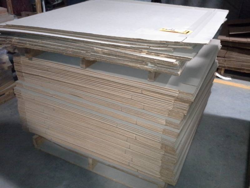 lot 3045 image: Pallet of boxes