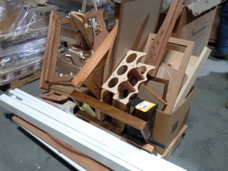 lot 3048 image: Pallet of Misfit Projects #4
