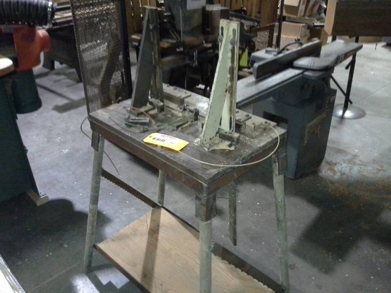 lot 3057 image: Metal StandTable