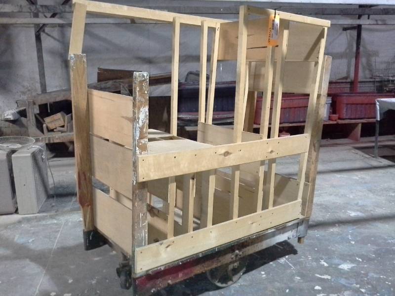 lot 3081 image: Unknown Brand Railroad Cart - Metal Frame