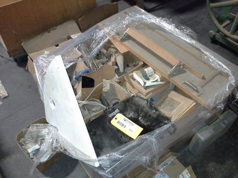 lot 3203 image: Pallet of Misc. Items and Hardware