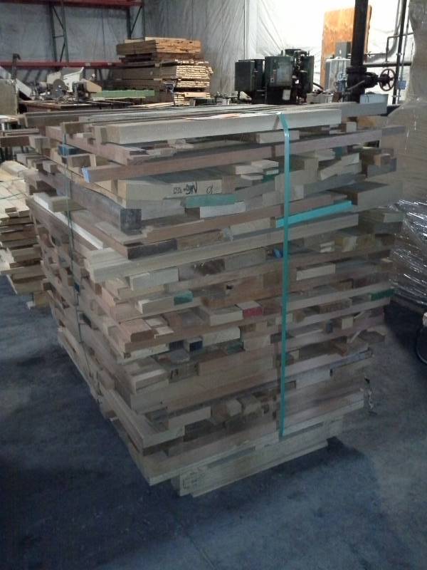 lot 3213 image: Pallet of Mixed Species Short Pieces of Wood