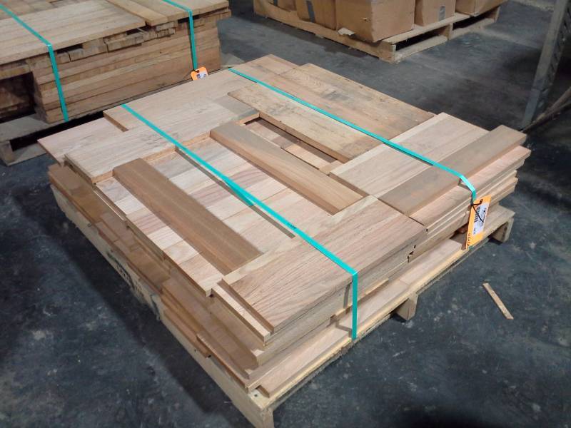 lot 3217 image: Pallet of Mixed Wood, Appears to be mostly Oak