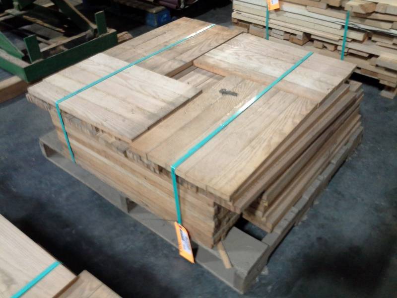 lot 3218 image: Pallet of Mixed Wood, Appears to be mostly Oak