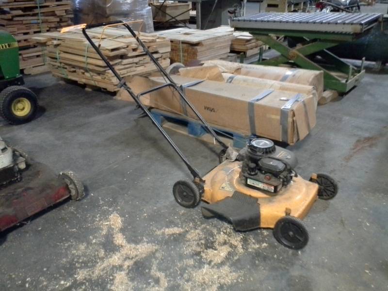 lot 3222 image: Poulan Pro 500 Mower