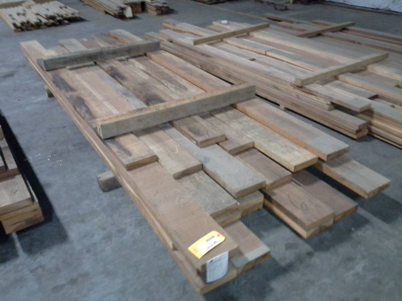 lot 3117 image: Bundle of Redwood