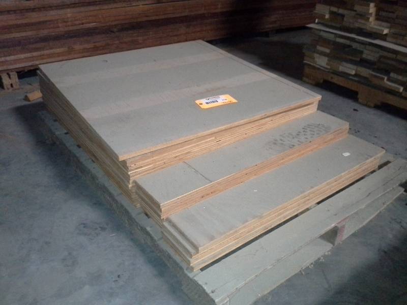lot 3149 image: Pallet of Plywood Pieces