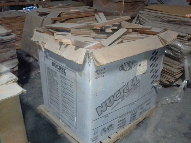 lot 3164 image: Large Box of Redwood Scraps