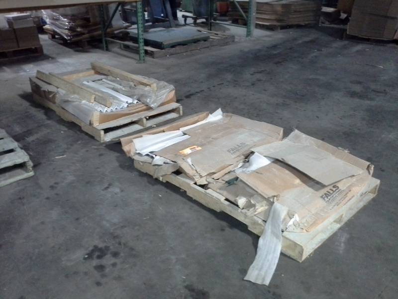 lot 3194 image: Two Pallets of Metal Legs