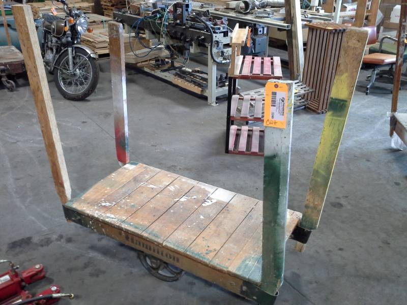 lot 3246 image: Hamilton Brand Railroad Cart