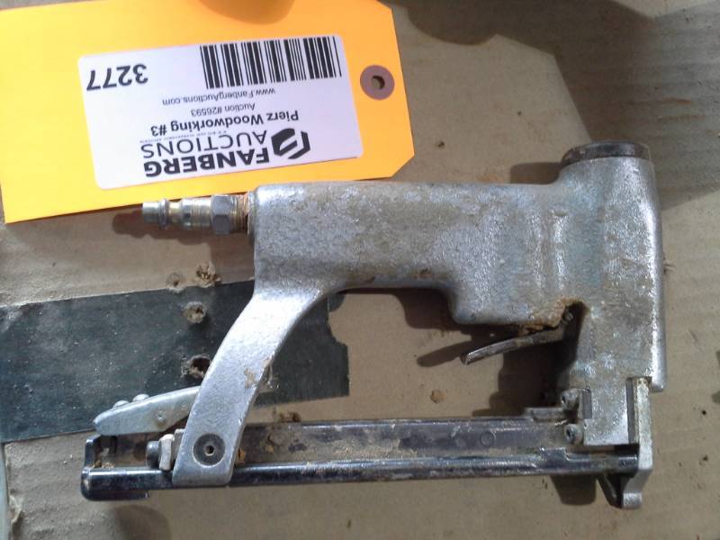 lot 3277 image: Air Nailer