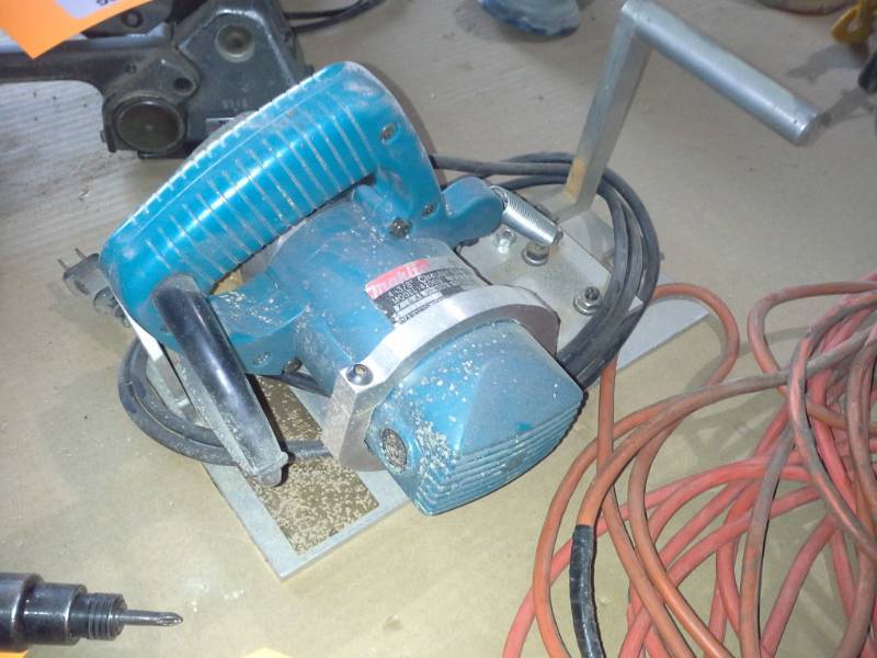 lot 3278 image: Makita 4-38 Circular Saw