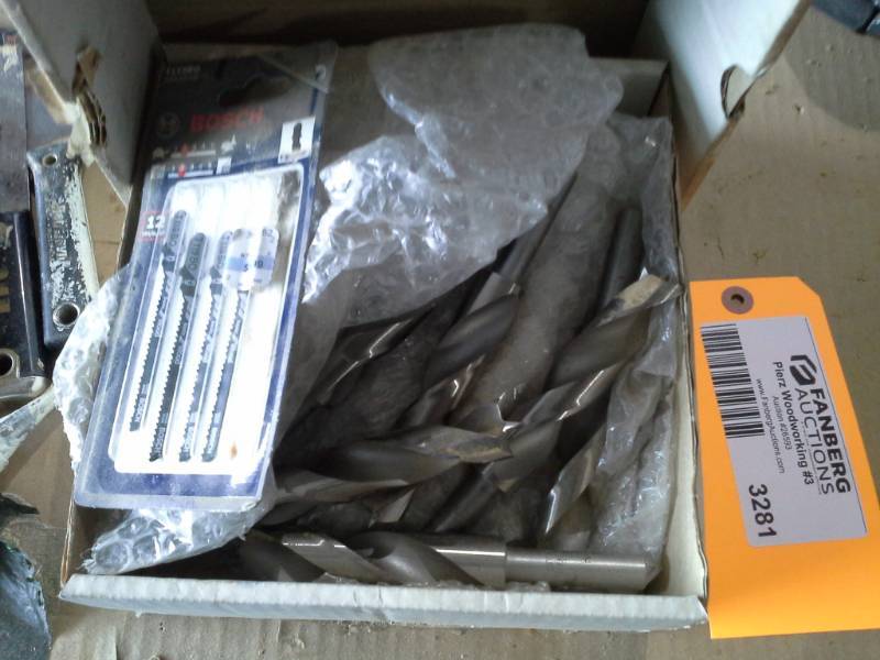 lot 3281 image: Misc. Drill bits and Saw Blades