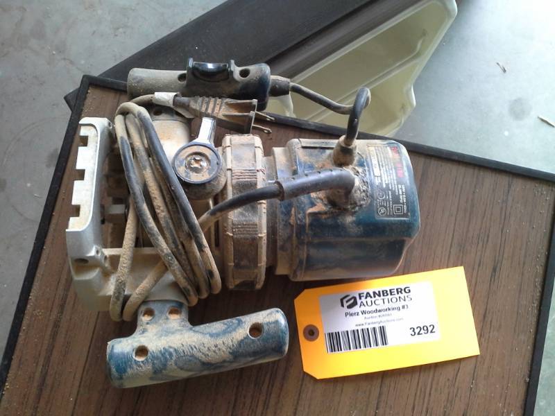 lot 3292 image: Ryobi 1-12 HP Router