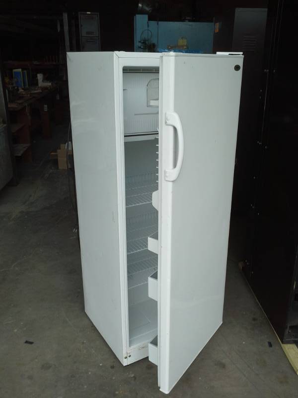 lot 3294 image: Haler 10.5cuft Refrigerator