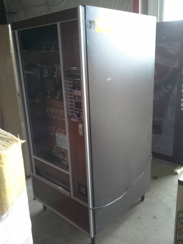 lot 3295 image: Automatic Products Vending Machine