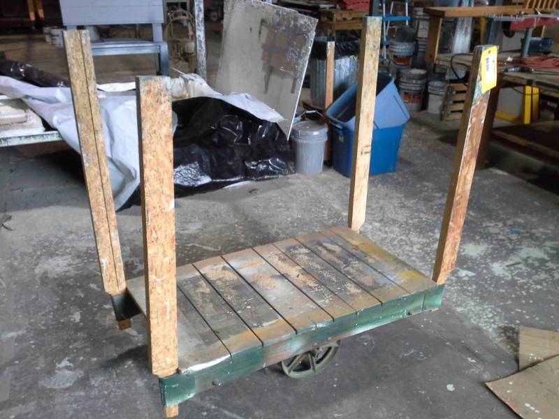 lot 3300 image: Jakes Brand Railroad Cart