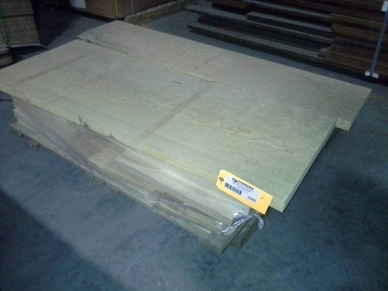 lot 3363 image: Pallet of Pine