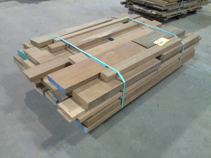 lot 3383 image: Bundle of Spanish Cedar