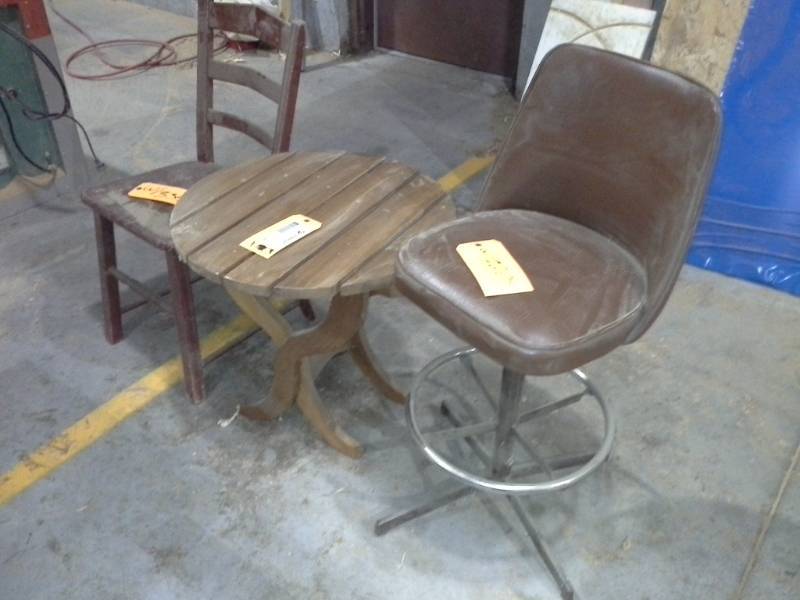 lot 3390 image: Round Table and Two Chairs