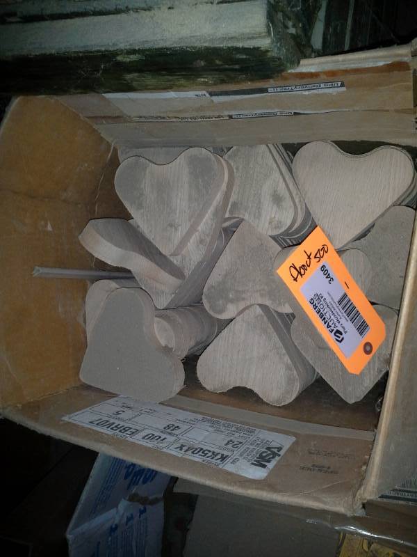 lot 3409 image: About 500 Cut-out Oak Hearts