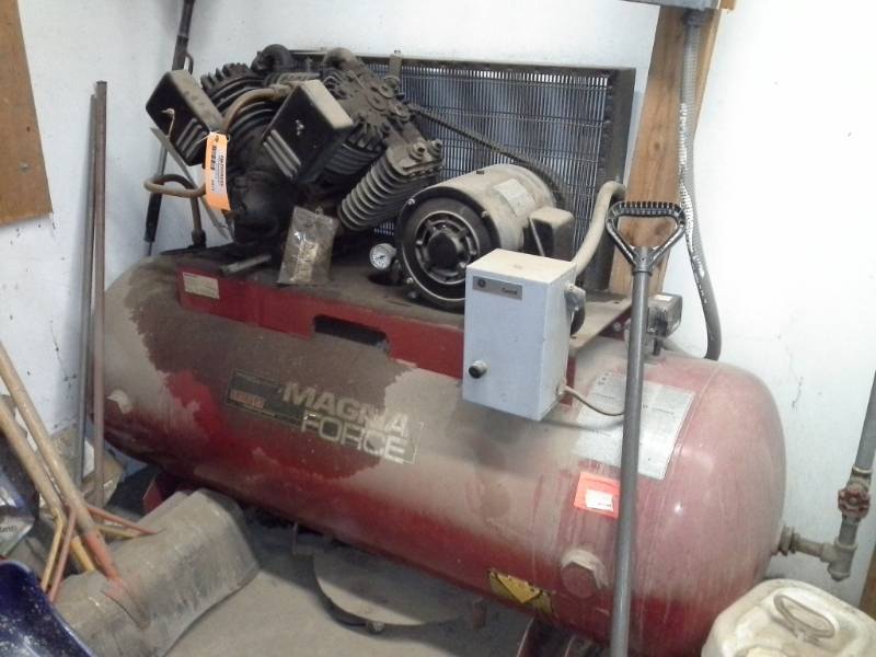 lot 3413 image: Large Sanborn 10HP Compressor
