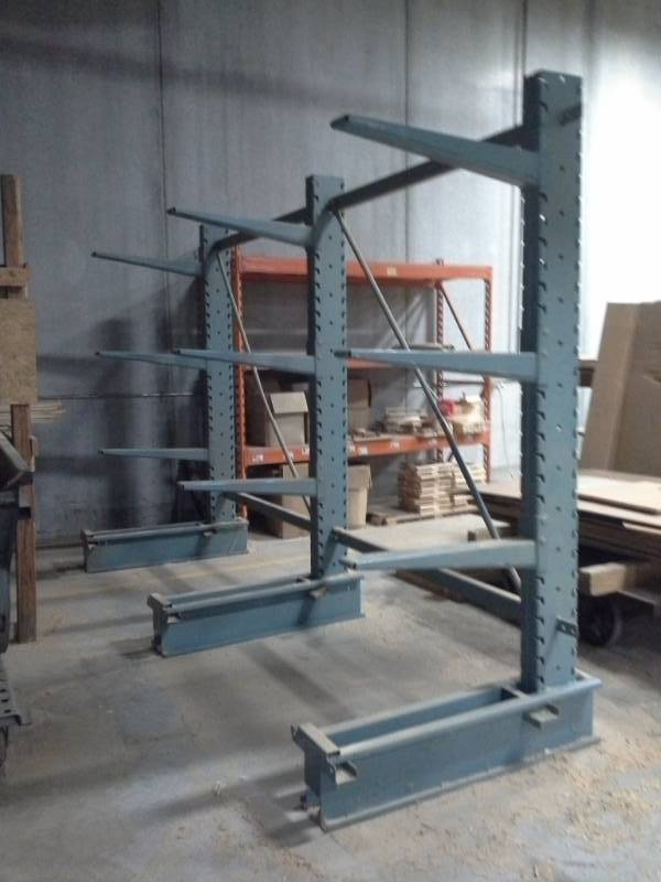 lot 3417 image: Cantilever Shelving Unit