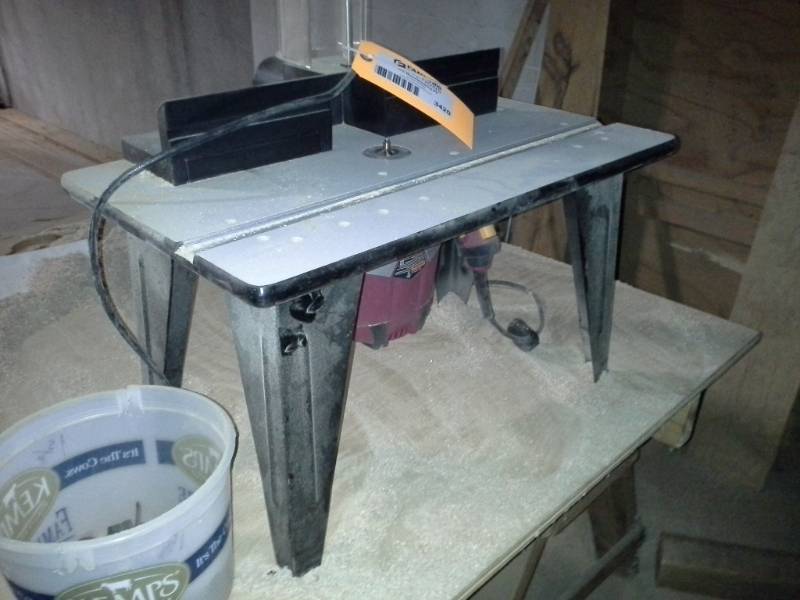 lot 3420 image: Chicago Router Table with Router